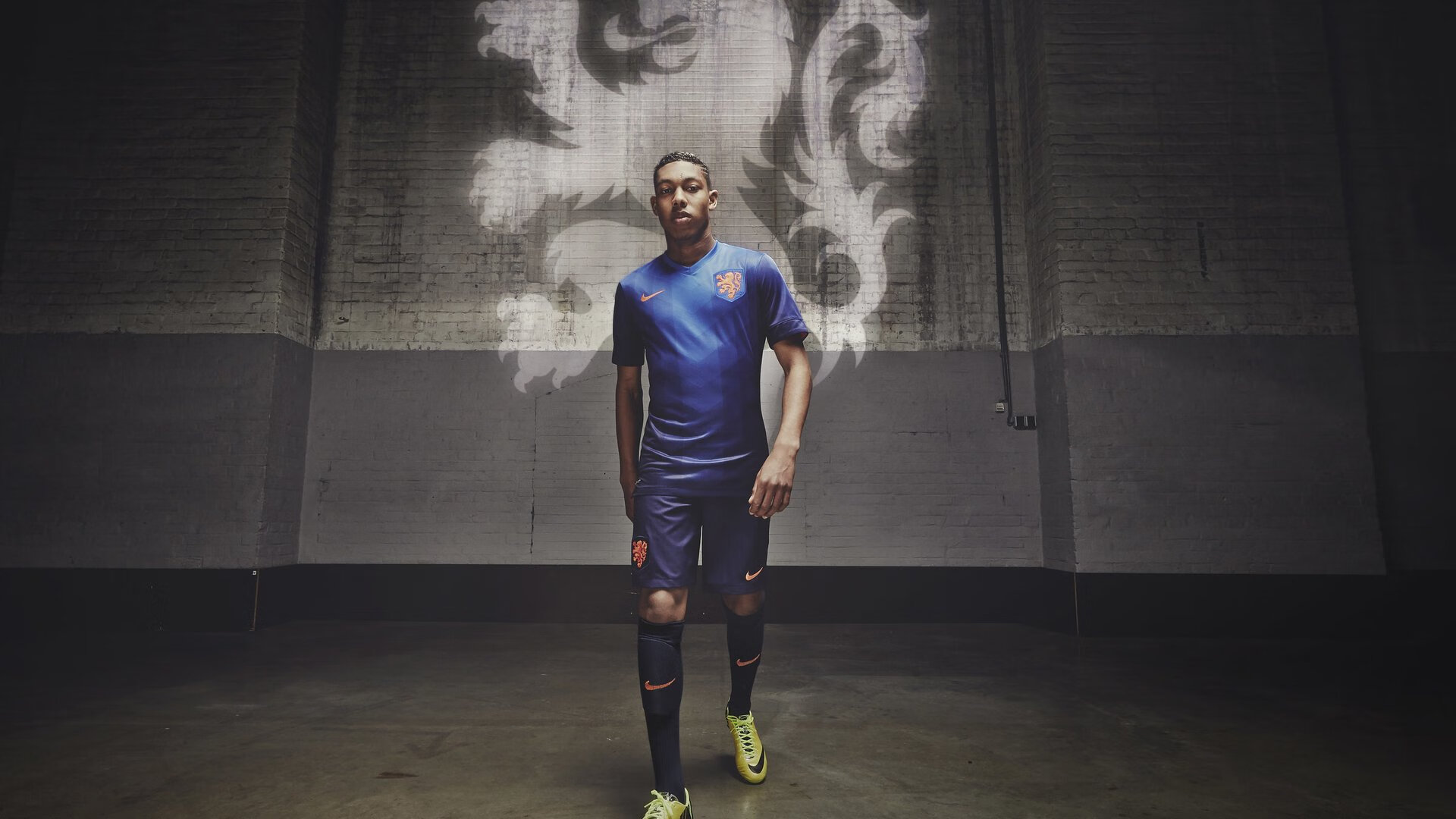 《虚拟竞技新纪元：电竞中的区块链应用探索》，虚拟电竞战队